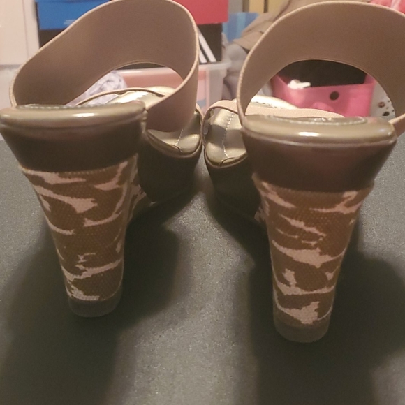 Leopard Wedges 🐆❤🐆❤🐆 - Picture 2 of 4